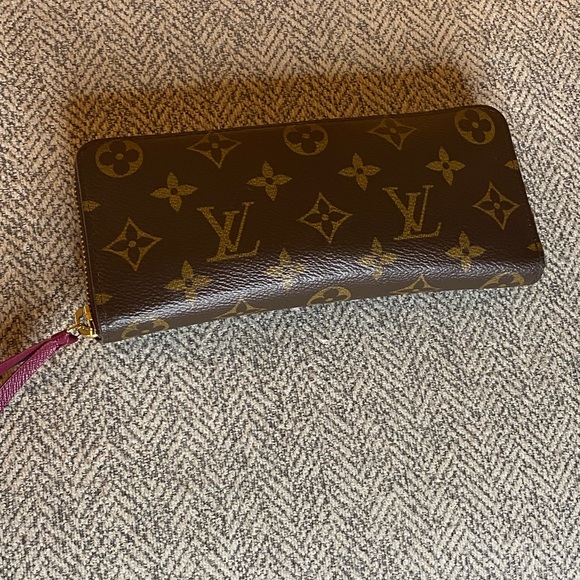 Authentic Louis Vuitton Wallet; Like New - Picture 9 of 16